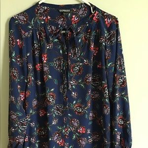 Express Blue Floral Top Size M Regular